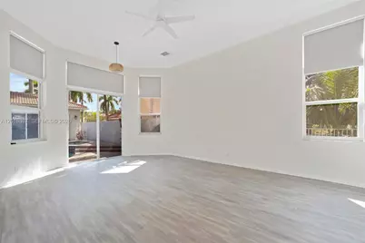 1666 Victoria Pointe Cir, Weston, FL 33327 - Photo 44