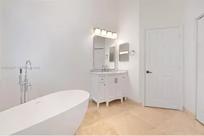 1666 Victoria Pointe Cir, Weston, FL 33327 - Photo 52