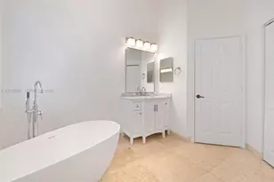 1666 Victoria Pointe Cir, Weston, FL 33327 - Photo 52