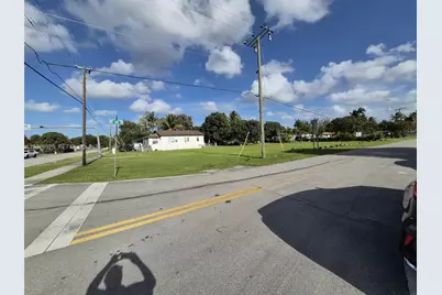 1880 NW 111th St, Miami, FL 33167 - Photo 8