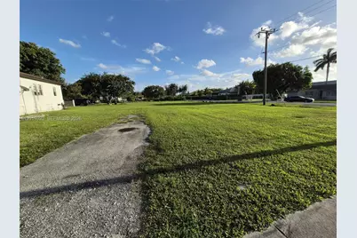 1880 NW 111th St, Miami, FL 33167 - Photo 2