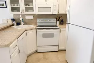 2924 Collins Ave, Miami Beach, FL 33140 - Photo 4