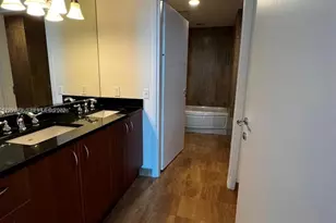 300 S Biscayne Blvd, Miami, FL 33131 - Photo 16