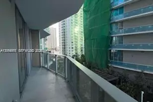 77 SE 5th St, Miami, FL 33131 - Photo 2