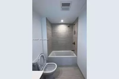 77 SE 5th St #1704, Miami, FL 33131 - Photo 10