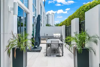 401 N Birch Rd #TH2, Fort Lauderdale, FL 33304 - Photo 2