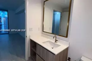 77 SE 5th St, Miami, FL 33131 - Photo 12