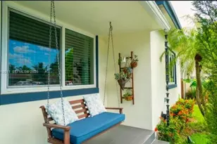 351 NE 117th St, Miami, FL 33161 - Photo 4