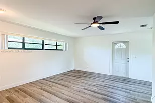 240 NW 36th St, Oakland Park, FL 33309 - Photo 18