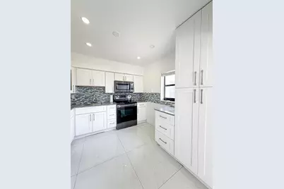 240 NW 36th St, Oakland Park, FL 33309 - Photo 4
