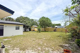 240 NW 36th St, Oakland Park, FL 33309 - Photo 24