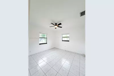 240 NW 36th St, Oakland Park, FL 33309 - Photo 12