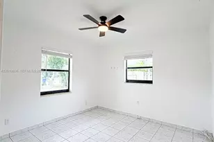 240 NW 36th St, Oakland Park, FL 33309 - Photo 12