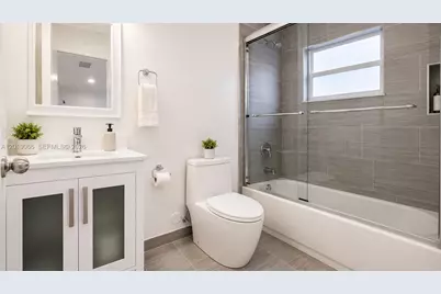 526 NW 6th St, Hallandale Beach, FL 33009 - Photo 18