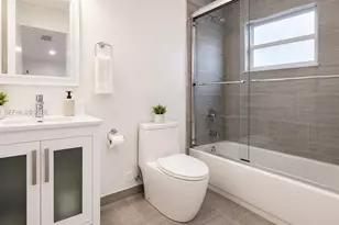 526 NW 6th St, Hallandale Beach, FL 33009 - Photo 18