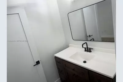 517 Navarre #517, Coral Gables, FL 33134 - Photo 8