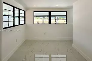 2541 W 10th Ave, Hialeah, FL 33010 - Photo 12