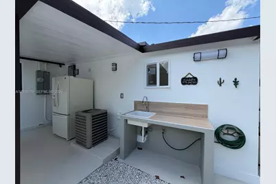 2541 W 10th Ave, Hialeah, FL 33010 - Photo 34