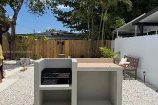 2541 W 10th Ave, Hialeah, FL 33010 - Photo 32