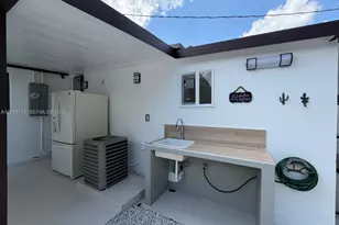 2541 W 10th Ave, Hialeah, FL 33010 - Photo 22