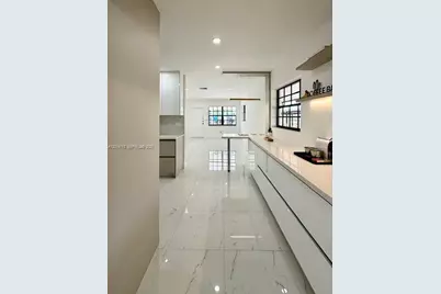 2541 W 10th Ave, Hialeah, FL 33010 - Photo 8
