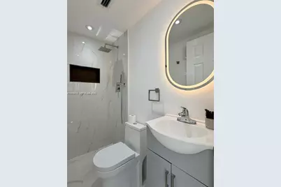 2541 W 10th Ave, Hialeah, FL 33010 - Photo 10