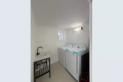 2541 W 10th Ave, Hialeah, FL 33010 - Photo 24
