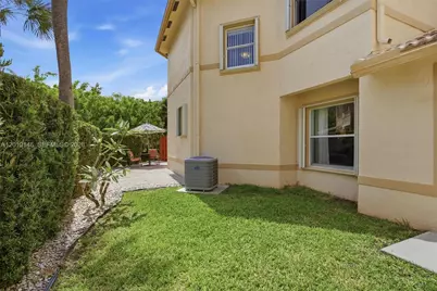 724 NW 170th Ter, Pembroke Pines, FL 33028 - Photo 8