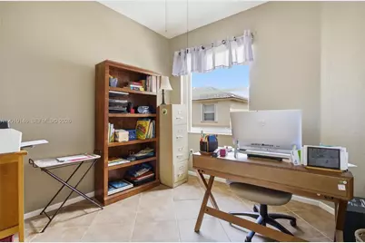 724 NW 170th Ter, Pembroke Pines, FL 33028 - Photo 32