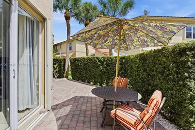 724 NW 170th Ter, Pembroke Pines, FL 33028 - Photo 4