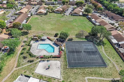 6725 NW 188th Ter, Hialeah, FL 33015 - Photo 18