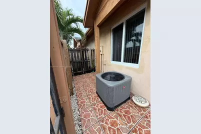 6725 NW 188th Ter, Hialeah, FL 33015 - Photo 14