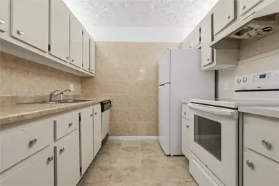 151 SW 134th Way #206N, Pembroke Pines, FL 33027 - Photo 4