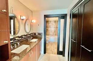 300 S Biscayne Blvd, Miami, FL 33131 - Photo 12