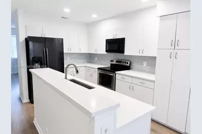 11461 Lakeview Dr #8A, Coral Springs, FL 33071 - Photo 2
