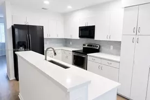 11461 Lakeview Dr, Coral Springs, FL 33071 - Photo 2