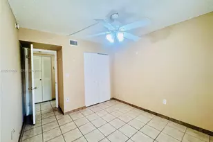 10241 NW 9th St Cir, Miami, FL 33172 - Photo 8