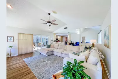 2910 Aston Ave, Plant City, FL 33566 - Photo 8
