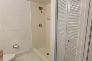 426 NE 210th Cir Terrace, Miami, FL 33179 - Photo 18