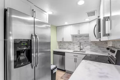 2970 NE 16th Ave #208, Oakland Park, FL 33334 - Photo 2