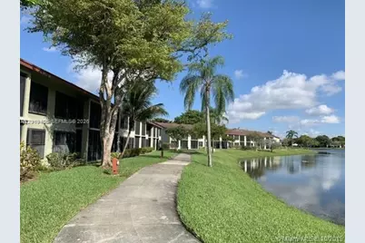210 Lake Pointe Dr #114, Oakland Park, FL 33309 - Photo 4