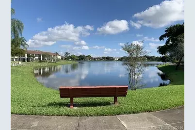 210 Lake Pointe Dr #114, Oakland Park, FL 33309 - Photo 2