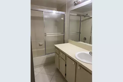210 Lake Pointe Dr #114, Oakland Park, FL 33309 - Photo 14