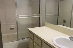 210 Lake Pointe Dr, Oakland Park, FL 33309 - Photo 14