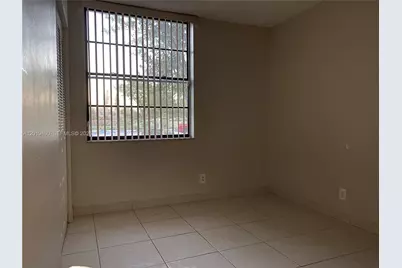 210 Lake Pointe Dr #114, Oakland Park, FL 33309 - Photo 10