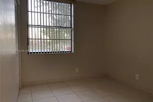 210 Lake Pointe Dr, Oakland Park, FL 33309 - Photo 10