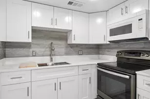 13455 SW 9th Ct, Pembroke Pines, FL 33027 - Photo 4