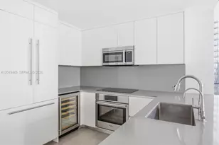 68 SE 6th St, Miami, FL 33131 - Photo 36