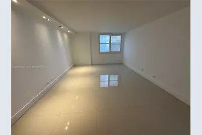 6039 Collins Ave #1221, Miami Beach, FL 33140 - Photo 8