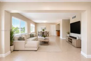 2101 NE 51st St, Fort Lauderdale, FL 33308 - Photo 2
